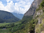 Im Westen ziehen dicke Wolken über der Brentagruppe auf