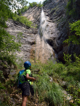 ... zu einem riesigen Wasserfall führt.