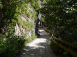 Gemütlich wandern wir nun auf gleicher Höhe Richtung Monte di Mezzocorona