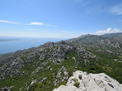 Der Abstieg führt uns später  zu dem Sattel im Westen