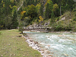 Über diese Brücke wird der Rißbach überquert