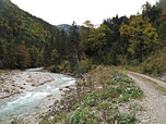 Daraufhin folgen wir den Rißbach, ...