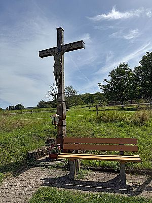 Wegkreuz am Wanderparkplatz in Kirchehrenbach