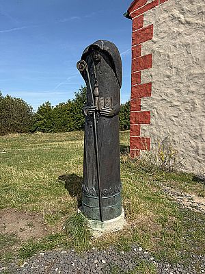 Bronzestatue der Heiligen Walburga