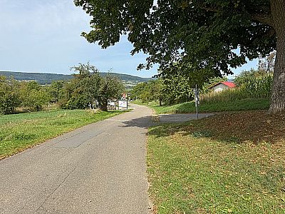 ...erreichen wir wieder den Wanderparkplatz in Kirchehrenbach