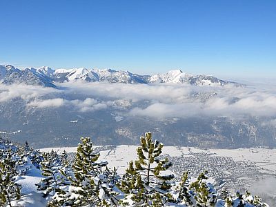 Blick über Farchant zur Notkarspitze