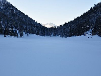 Hier geht es ein paar Minuten flach weiter.