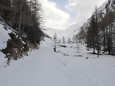 ... wird der Talabschluss sichtbar.