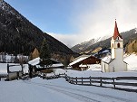 Blick zurück über den Wannser Hof in das Waltental