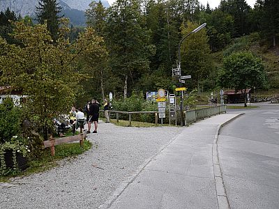 Nach Süden beginnt die Tour entlang des Hammersbachs