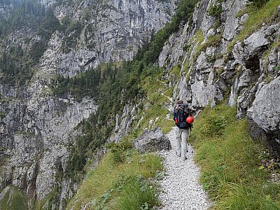 Der Stangensteig führt uns zum oberen Rand der Höllentalklamm 
