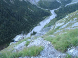 Tief unter uns die Höllentalangerhütte