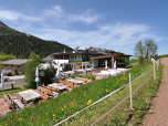 Wir passieren das Berghotel Jochgrimm ...