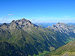 Links im Bild der Habicht über dem Gschnitztal