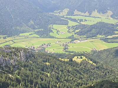 Osterhofen und der Parkplatz an der Seilbahn