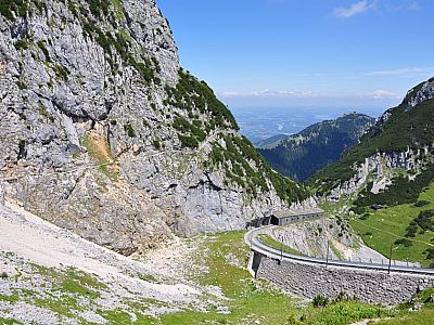 Panoramaweg und Zahnradbahntrasse 