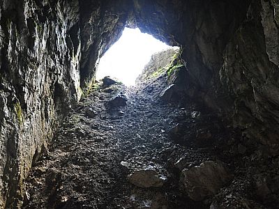 Natürlicher Eingang der Höhle