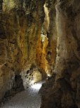 in die eigentlich Höhle