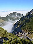 Im Hintergrund zeigt sich die Hochsalwand