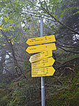 ...wenden wir uns an einem Abzweig scharf nach rechts...