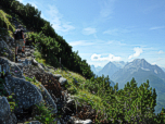 Die steile Westwand des Karwendelgebirges...