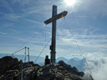 ... Gipfelkreuz der Westlichen Karwendelspitze erreicht.