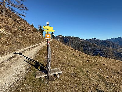 Wir überqueren den Karrenweg...