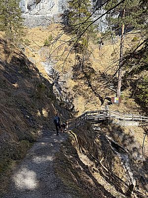 Dann überqueren wir den Hausbach