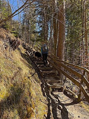 Über mehrere Stufen...