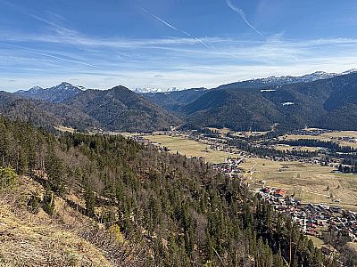 Am Gipfel genießen wir den wunderbaren Tiefblick