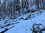 ...und wandern empor zu einem Querweg