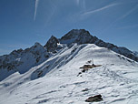 Am Gipfelrücken mit Blick über das Windegg zum Acherkogel