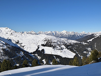 Im Westen zeigt sich hinter dem Kleinen Gamsstein der Bettelwurf