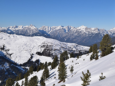 Immer gewaltiger wirken die Berge nördlich des Inntals