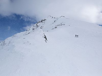 Auf der Südseite steigen wir aus der Maurerscharte weiter auf