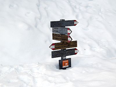 Der Weg hinter der Alm ist beschrieben und...