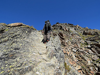 Eine steilere Passage ist drahtseilgesichert