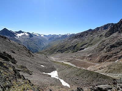 Kaum zu erkennen, die Breslauer Hütte in der Bildmitte
