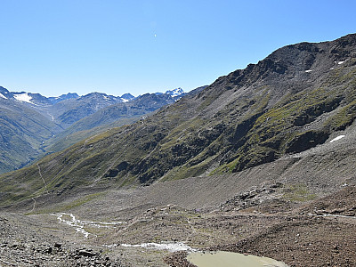 Der Weg zur Breslauer Hütte steigt auf der gegenüberliegenden Seite wieder an