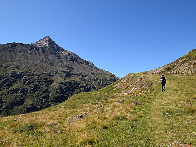 Im Süden prägt die 3406 m hohe Talleitspitze das Panorama
