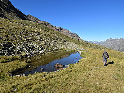 An einem kleinen Teich vorbei...