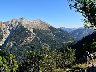 Die Soiernspitze im Nordosten links vor uns