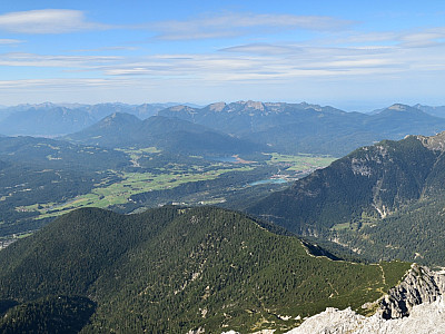 Recht schön ist der Aufstiegsweg zum Steinkarkopf zu sehen
