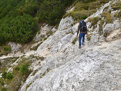 Eine kurze Passage ist mittels Drahtseil gesichert
