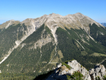 Die mächtige Soiernspitze im Nordosten