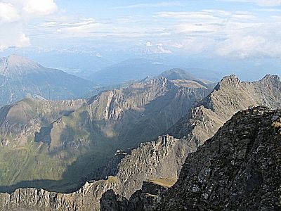 Rechts die Ehrenpolspitze und Blickenspitze