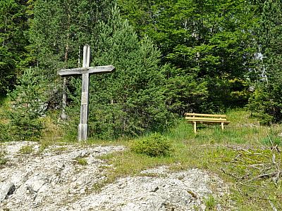 Wegkreuz kurz vor dem Ende der ehemaligen Skipiste