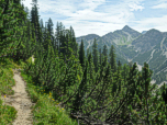 Rechts die Erlspitze (2405 m)