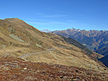Blick auf die Passstraße, die von Sterzing zum Penser Joch hinauf führt