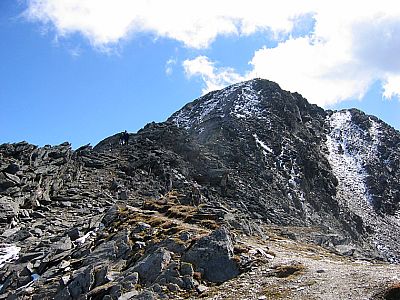 Am Grat: Blick zum Gipfel